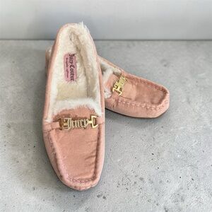 Juicy Couture Women's moccasin slippers 8